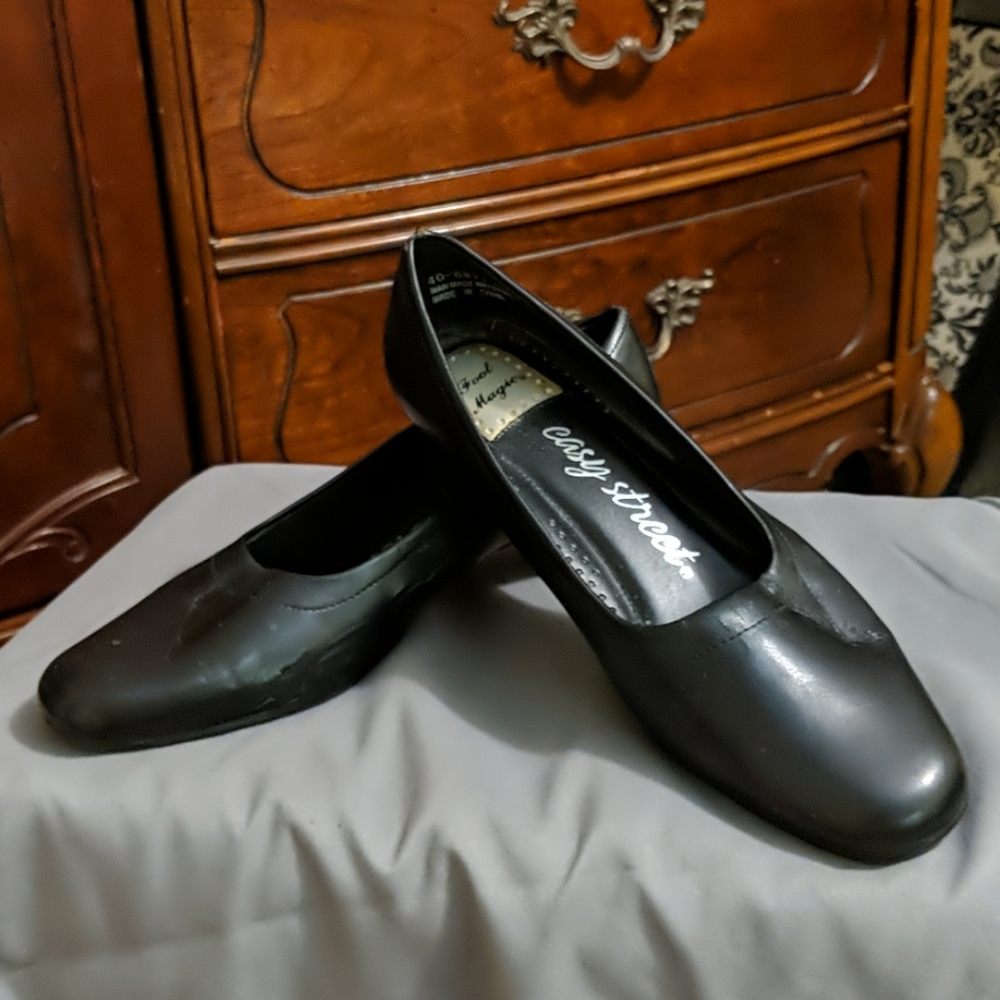 Easy street woman's shoe